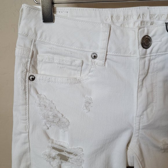 American Eagle Outfitters Midi Low Rise Super Stretch Denim Jean Shorts - Picture 3 of 16